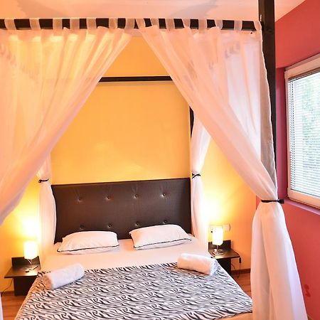 Hostel Kalonis Skopje Bagian luar foto