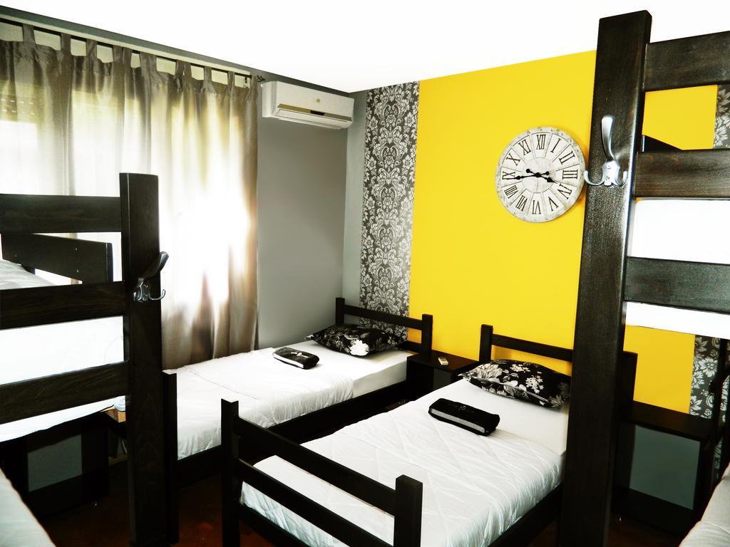 Hostel Kalonis Skopje Ruang foto