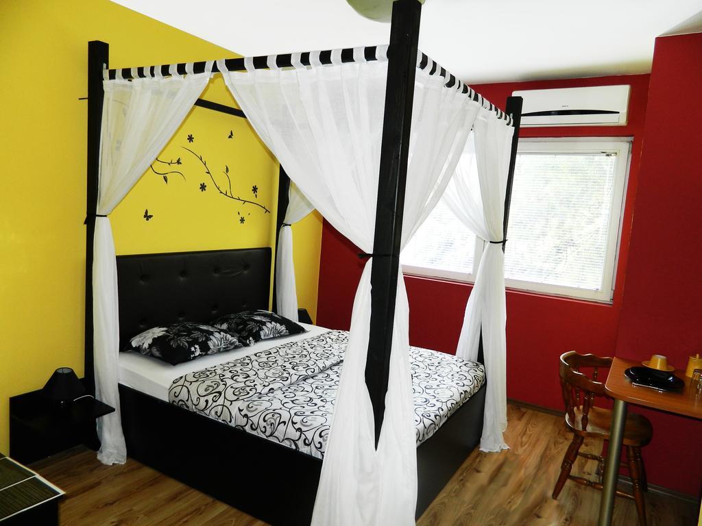 Hostel Kalonis Skopje Ruang foto