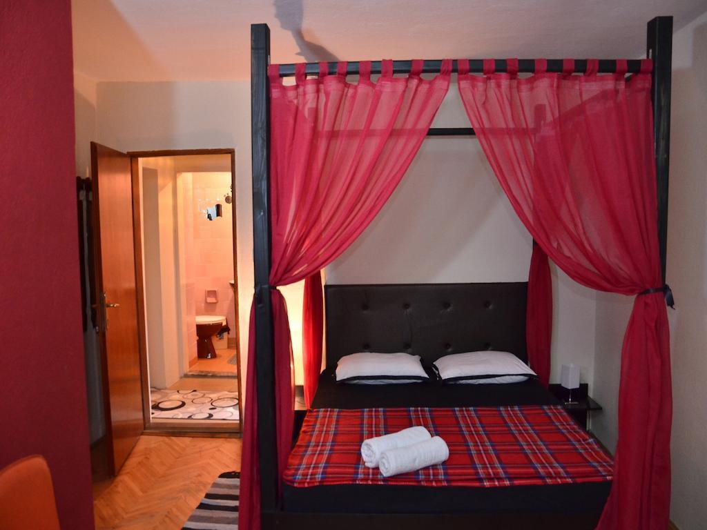 Hostel Kalonis Skopje Bagian luar foto