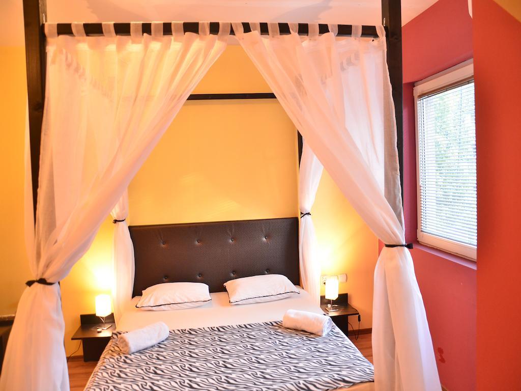 Hostel Kalonis Skopje Bagian luar foto