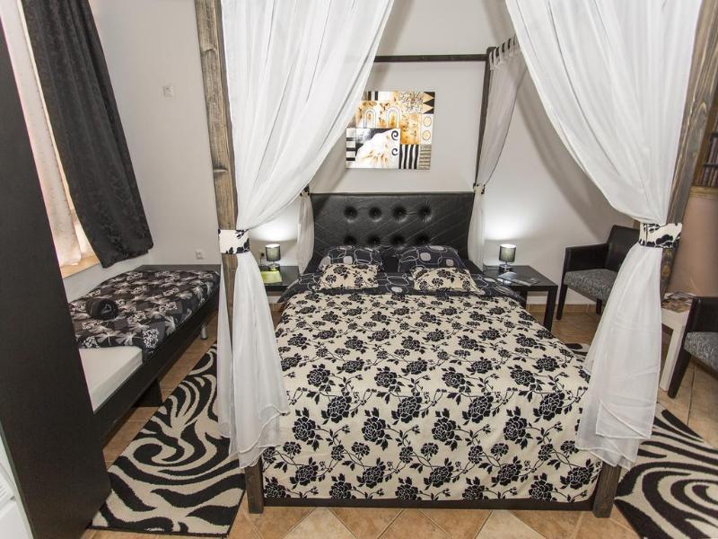 Hostel Kalonis Skopje Bagian luar foto