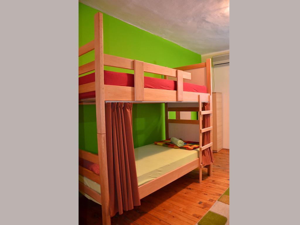 Hostel Kalonis Skopje Bagian luar foto